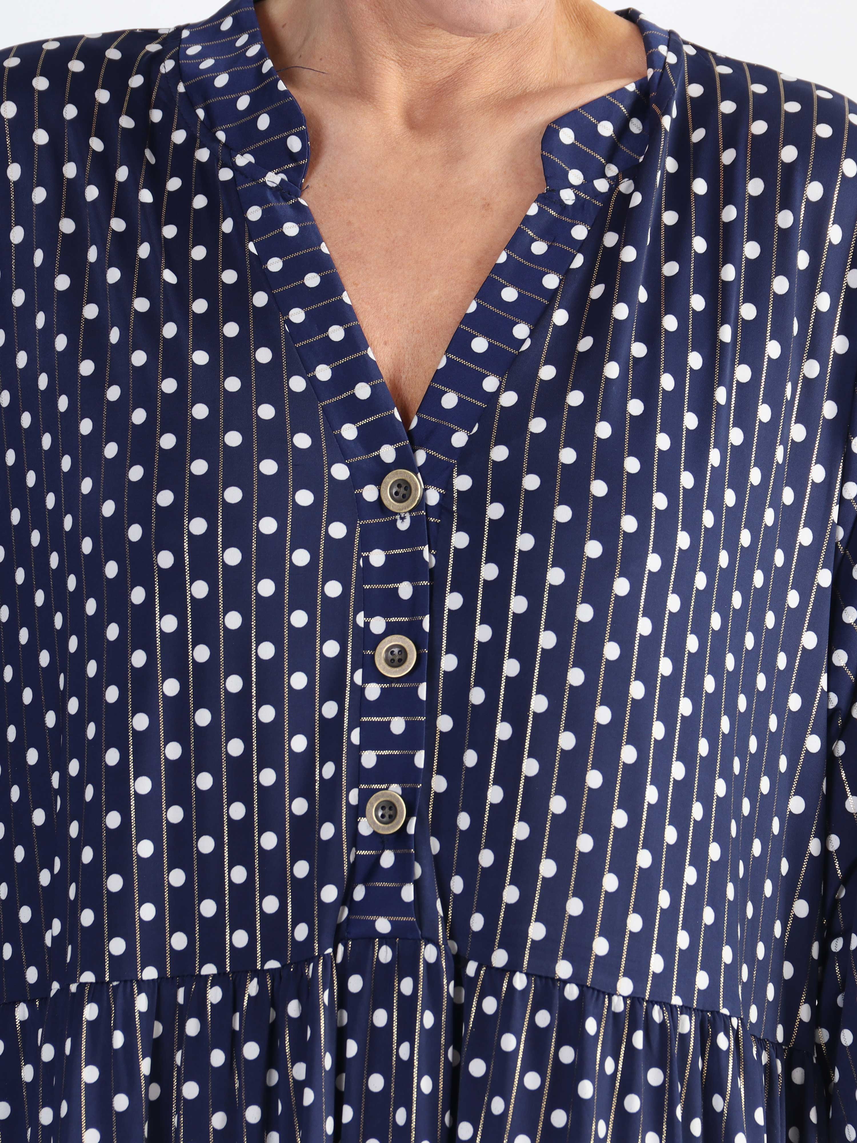 Milano Dot - Lång plus size-klänning med prickar och lager-på-lager-look
